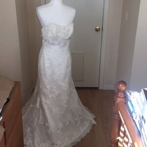 10 Maggie Sottero Imperial Wedding Gown BB42
